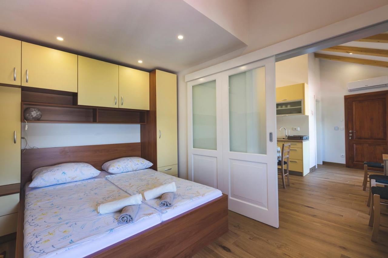 Vinea Apartmani Umag, Ulica G Garibaldia 2 Esterno foto